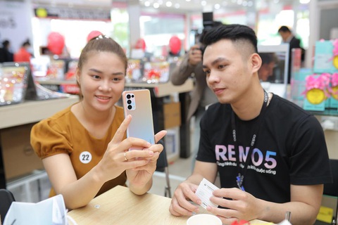 OPPO Reno5 tưng bừng ưu đãi chào xuân mới tại hệ thống FPT Shop - Ảnh 4. OPPO Reno5 tưng bừng ưu đãi chào xuân mới tại hệ thống FPT Shop - Ảnh 4.