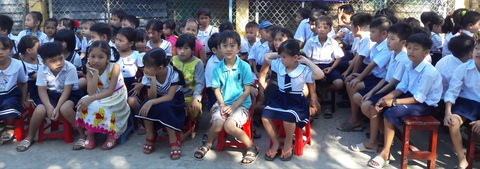 Hậu Giang tặng ngay 50 triệu đồng cho giáo viên tiếng Anh, âm nhạc, mỹ thuật... về công tác - Ảnh 1. Hậu Giang tặng ngay 50 triệu đồng cho giáo viên tiếng Anh, âm nhạc, mỹ thuật... về công tác - Ảnh 1.