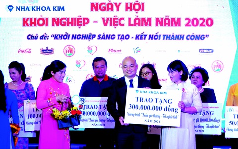 Nha khoa Kim chung tay vì cộng đồng vượt khó năm 2020 - Ảnh 1. Nha khoa Kim chung tay vì cộng đồng vượt khó năm 2020 - Ảnh 1.