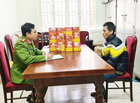 Phó công an xã buôn pháo nổ trên mạng xã hội - Ảnh 2. Phó công an xã buôn pháo nổ trên mạng xã hội - Ảnh 2.