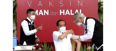 Vì sao Indonesia tiêm vắc xin COVID-19 cho người trẻ trước? - Ảnh 1. Vì sao Indonesia tiêm vắc xin COVID-19 cho người trẻ trước? - Ảnh 1.