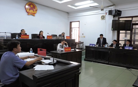 Cựu giám đốc Sở Ngoại vụ kêu chứng cứ kết tội bị cáo không được giám định - Ảnh 2. Cựu giám đốc Sở Ngoại vụ kêu chứng cứ kết tội bị cáo không được giám định - Ảnh 2.