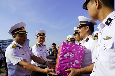 Mùa xuân đến sớm với nhà giàn DK1 - Ảnh 3. Mùa xuân đến sớm với nhà giàn DK1 - Ảnh 3.