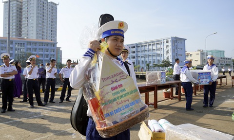 Mùa xuân đến sớm với nhà giàn DK1 - Ảnh 6. Mùa xuân đến sớm với nhà giàn DK1 - Ảnh 6.