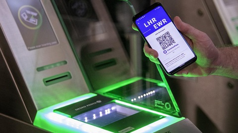Có hộ chiếu vắc xin, có thể tự do đi lại giữa các nước bất chấp lệnh phong tỏa? - Ảnh 1. Có hộ chiếu vắc xin, có thể tự do đi lại giữa các nước bất chấp lệnh phong tỏa? - Ảnh 1.