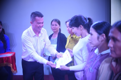 Một thập kỷ tiếp sức nhà nông - Ảnh 1. Một thập kỷ tiếp sức nhà nông - Ảnh 1.