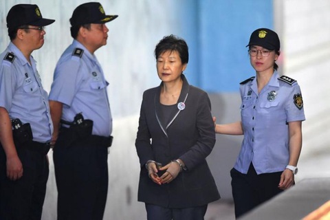 Tòa Hàn Quốc y án 20 năm tù cho cựu tổng thống Park Geun Hye vì nhận hối lộ - Ảnh 1. Tòa Hàn Quốc y án 20 năm tù cho cựu tổng thống Park Geun Hye vì nhận hối lộ - Ảnh 1.
