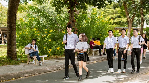 Sinh viên nghỉ Tết dài: mua vé tàu xe về quê đỡ nhọc nhằn hơn - Ảnh 1. Sinh viên nghỉ Tết dài: mua vé tàu xe về quê đỡ nhọc nhằn hơn - Ảnh 1.