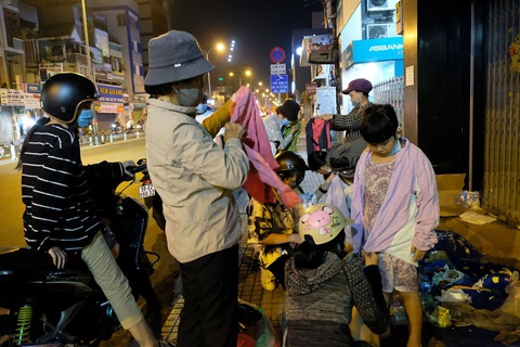 0h đêm Sài Gòn 19 độ của 5 nữ sinh 18 tuổi - Ảnh 2. 0h đêm Sài Gòn 19 độ của 5 nữ sinh 18 tuổi - Ảnh 2.