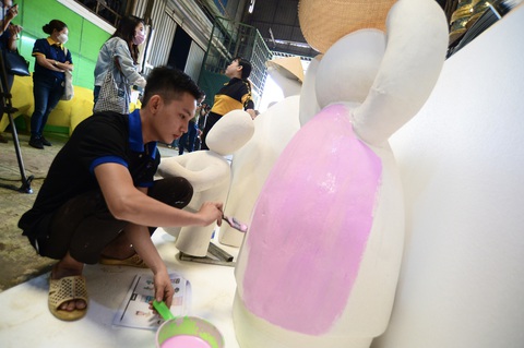 Vào hậu trường chế tác linh vật cho đường hoa Nguyễn Huệ 2021 - Ảnh 3. Vào hậu trường chế tác linh vật cho đường hoa Nguyễn Huệ 2021 - Ảnh 3.