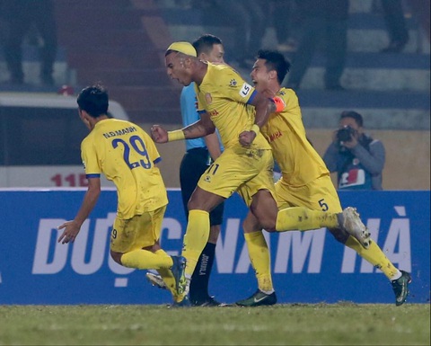 CLB Hà Nội thua đậm Nam Định ở trận khai mạc V-League 2021 - Ảnh 1. CLB Hà Nội thua đậm Nam Định ở trận khai mạc V-League 2021 - Ảnh 1.
