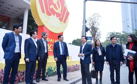 Ông Võ Văn Thưởng: Trang trí chào mừng Đại hội XIII của Đảng phải đẹp - Ảnh 2. Ông Võ Văn Thưởng: Trang trí chào mừng Đại hội XIII của Đảng phải đẹp - Ảnh 2.