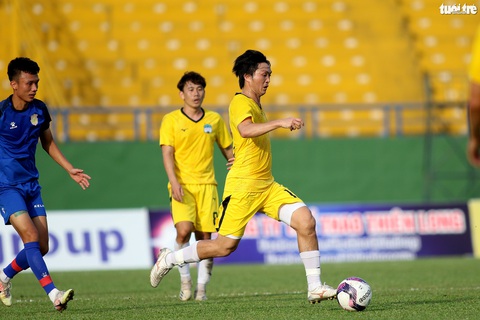 Kiatisak dẫn quân vào Sài Gòn, chuẩn bị ra mắt V-League 2021 - Ảnh 1. Kiatisak dẫn quân vào Sài Gòn, chuẩn bị ra mắt V-League 2021 - Ảnh 1.