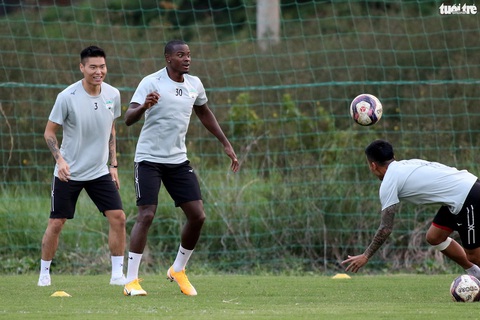 Kiatisak dẫn quân vào Sài Gòn, chuẩn bị ra mắt V-League 2021 - Ảnh 4. Kiatisak dẫn quân vào Sài Gòn, chuẩn bị ra mắt V-League 2021 - Ảnh 4.