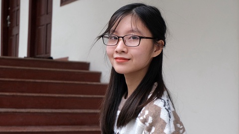 Cầu thang đến giảng đường nhà A không có lan can, tôi men tường để đi... - Ảnh 1. Cầu thang đến giảng đường nhà A không có lan can, tôi men tường để đi... - Ảnh 1.