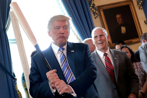 Ông Pence đảm bảo chuyển giao quyền lực an toàn cho Tổng thống đắc cử Biden - Ảnh 2. Ông Pence đảm bảo chuyển giao quyền lực an toàn cho Tổng thống đắc cử Biden - Ảnh 2.