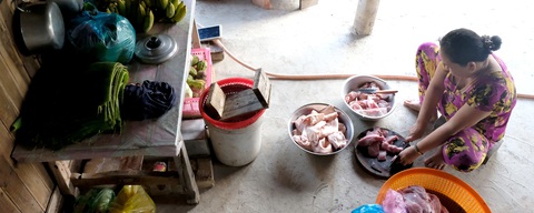 Tết xưa - Tết nay: Rồi má gói bánh, kho thịt gửi ai? - Ảnh 1. Tết xưa - Tết nay: Rồi má gói bánh, kho thịt gửi ai? - Ảnh 1.