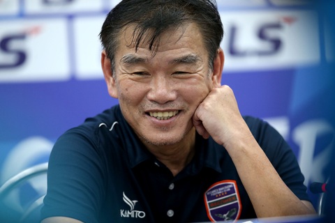 HLV Phan Thanh Hùng: Trọng tài cười nhiều hơn sẽ giúp trận đấu bớt căng thẳng - Ảnh 1. HLV Phan Thanh Hùng: Trọng tài cười nhiều hơn sẽ giúp trận đấu bớt căng thẳng - Ảnh 1.