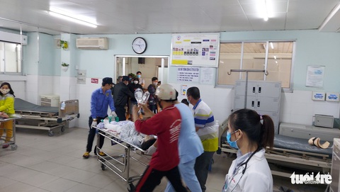 Tài xế ngủ gật lao xe tải vào lề đường trước cổng trường, 5 học sinh bị thương - Ảnh 4. Tài xế ngủ gật lao xe tải vào lề đường trước cổng trường, 5 học sinh bị thương - Ảnh 4.