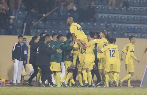 CLB Nam Định - Hà Nội 3-0: Cái kết đẹp cho ngày khai cuộc - Ảnh 1. CLB Nam Định - Hà Nội 3-0: Cái kết đẹp cho ngày khai cuộc - Ảnh 1.