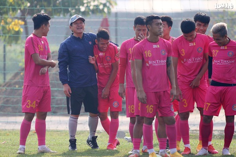 CLB Sài Gòn có 36 tiếng nghỉ ngơi trước khi tiếp HAGL của Kiatisak - Ảnh 2. CLB Sài Gòn có 36 tiếng nghỉ ngơi trước khi tiếp HAGL của Kiatisak - Ảnh 2.