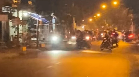 Cảnh sát nổ súng trấn áp nhóm quái xế trên đường Phạm Thế Hiển - Ảnh 1. Cảnh sát nổ súng trấn áp nhóm quái xế trên đường Phạm Thế Hiển - Ảnh 1.