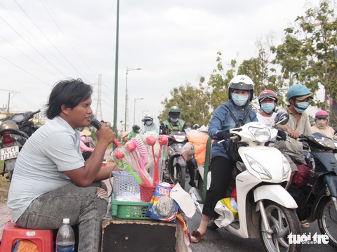 Gác lại tết đoàn viên, khơi lên nhiều tâm sự - Ảnh 3. Gác lại tết đoàn viên, khơi lên nhiều tâm sự - Ảnh 3.