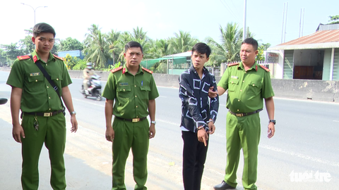 Liên tục chặn phụ nữ giữa đường, kề dao cướp tài sản: Chỉ một nghi phạm - Ảnh 1. Liên tục chặn phụ nữ giữa đường, kề dao cướp tài sản: Chỉ một nghi phạm - Ảnh 1.