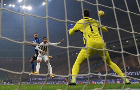 Ronaldo bị từ chối bàn thắng, Juve gục ngã trước Inter Milan - Ảnh 2. Ronaldo bị từ chối bàn thắng, Juve gục ngã trước Inter Milan - Ảnh 2.