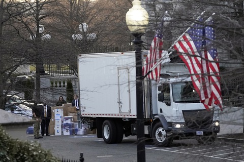 Ông Trump thu dọn đồ đạc rời khỏi Nhà Trắng ra sao? - Ảnh 1. Ông Trump thu dọn đồ đạc rời khỏi Nhà Trắng ra sao? - Ảnh 1.