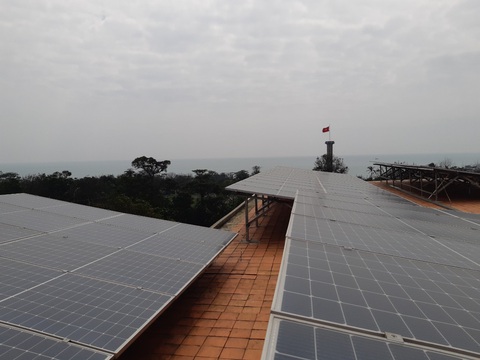Quảng Trị phủ điện mặt trời cho đảo Cồn Cỏ - Ảnh 1. Quảng Trị phủ điện mặt trời cho đảo Cồn Cỏ - Ảnh 1.