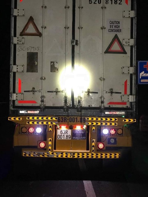 Sau tai nạn, thi thể nạn nhân bị kéo lê dưới gầm xe container khoảng 60km mới phát hiện - Ảnh 2. Sau tai nạn, thi thể nạn nhân bị kéo lê dưới gầm xe container khoảng 60km mới phát hiện - Ảnh 2.