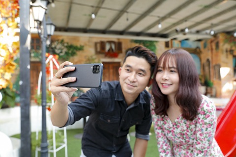 Nghỉ Tết tận 7 ngày, xài điện thoại kiểu gì cho ngầu để hết lễ không tiếc hùi hụi? - Ảnh 1. Nghỉ Tết tận 7 ngày, xài điện thoại kiểu gì cho ngầu để hết lễ không tiếc hùi hụi? - Ảnh 1.