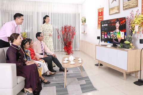Tết về, nhớ mâm cơm nhà bên chiếc Tivi - Ảnh 2. Tết về, nhớ mâm cơm nhà bên chiếc Tivi - Ảnh 2.