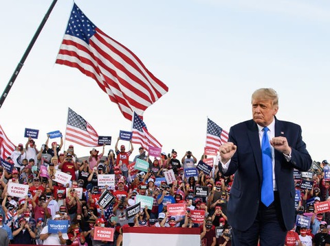 Nhìn lại nhiệm kỳ 4 năm của Tổng thống Donald Trump qua ảnh - Ảnh 14. Nhìn lại nhiệm kỳ 4 năm của Tổng thống Donald Trump qua ảnh - Ảnh 14.