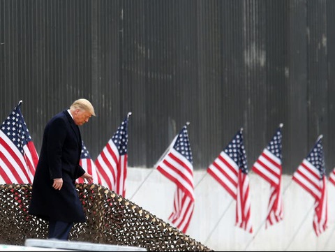 Nhìn lại nhiệm kỳ 4 năm của Tổng thống Donald Trump qua ảnh - Ảnh 16. Nhìn lại nhiệm kỳ 4 năm của Tổng thống Donald Trump qua ảnh - Ảnh 16.
