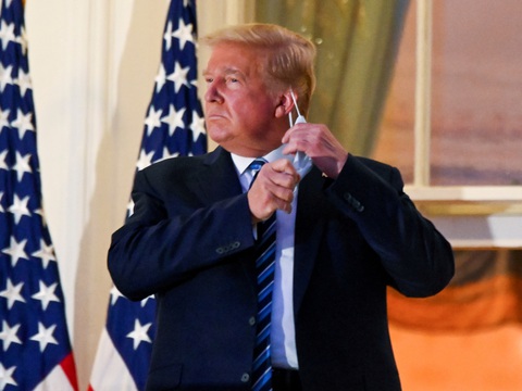 Nhìn lại nhiệm kỳ 4 năm của Tổng thống Donald Trump qua ảnh - Ảnh 13. Nhìn lại nhiệm kỳ 4 năm của Tổng thống Donald Trump qua ảnh - Ảnh 13.