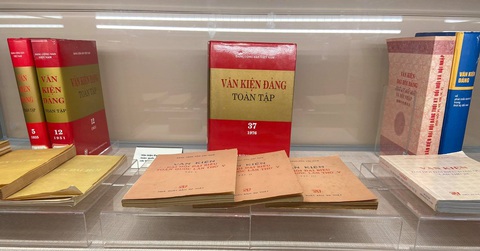 Xem hành trình xúc động hơn 90 năm của dân với Đảng qua 12 kỳ đại hội - Ảnh 11. Xem hành trình xúc động hơn 90 năm của dân với Đảng qua 12 kỳ đại hội - Ảnh 11.