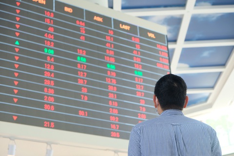 Hơn 1,1 tỉ USD sang tay trong phiên chứng khoán giảm kỷ lục - Ảnh 1. Hơn 1,1 tỉ USD sang tay trong phiên chứng khoán giảm kỷ lục - Ảnh 1.