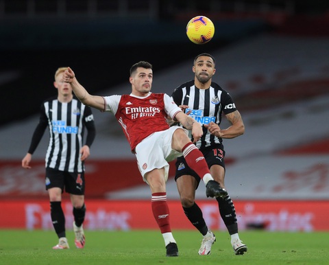 Bỏ lỡ khó tin trước khung thành trống, Aubameyang vẫn lập cú đúp đánh bại Newcastle - Ảnh 2. Bỏ lỡ khó tin trước khung thành trống, Aubameyang vẫn lập cú đúp đánh bại Newcastle - Ảnh 2.