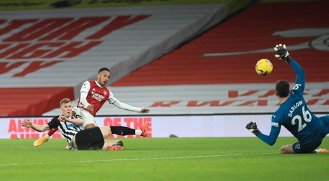 Bỏ lỡ khó tin trước khung thành trống, Aubameyang vẫn lập cú đúp đánh bại Newcastle - Ảnh 3. Bỏ lỡ khó tin trước khung thành trống, Aubameyang vẫn lập cú đúp đánh bại Newcastle - Ảnh 3.