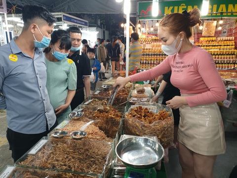 Dân Sài Gòn săn miến Hà Nội, tré Bình Định, khô miền Tây... - Ảnh 2. Dân Sài Gòn săn miến Hà Nội, tré Bình Định, khô miền Tây... - Ảnh 2.