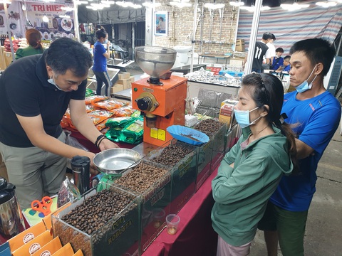 Dân Sài Gòn săn miến Hà Nội, tré Bình Định, khô miền Tây... - Ảnh 7. Dân Sài Gòn săn miến Hà Nội, tré Bình Định, khô miền Tây... - Ảnh 7.