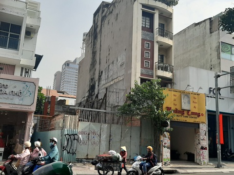Tôi phải lên tiếng vì lo vết nứt lớn dần thì có thể làm sập nhà tôi - Ảnh 1. Tôi phải lên tiếng vì lo vết nứt lớn dần thì có thể làm sập nhà tôi - Ảnh 1.