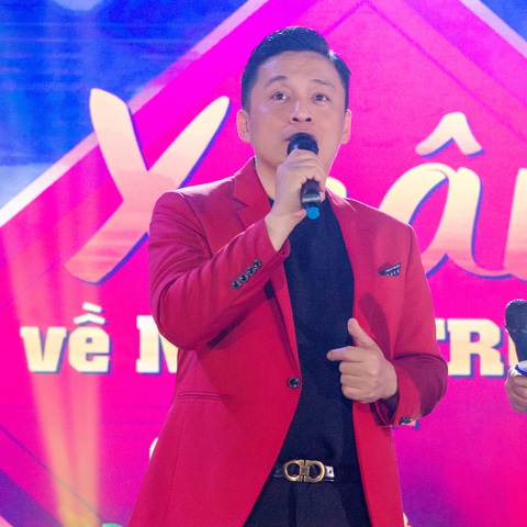 Lam Trường, Mỹ Lệ, Hồ Lệ Thu... đem Xuân về miền Trung - Ảnh 2. Lam Trường, Mỹ Lệ, Hồ Lệ Thu... đem Xuân về miền Trung - Ảnh 2.