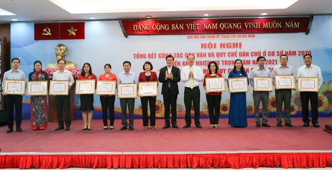 Một bộ phận công chức không nhận thức mình là công bộc của dân - Ảnh 2. Một bộ phận công chức không nhận thức mình là công bộc của dân - Ảnh 2.