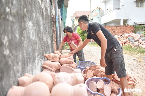 Nhộn nhịp làm trâu vàng Tân Sửu chào xuân - Ảnh 7. Nhộn nhịp làm trâu vàng Tân Sửu chào xuân - Ảnh 7.
