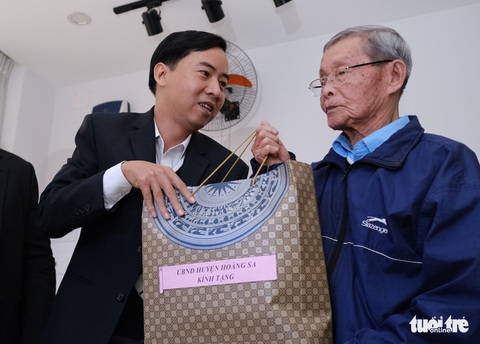 Thăm và tặng quà nhân chứng Hoàng Sa trong ngày 19-1 - Ảnh 2. Thăm và tặng quà nhân chứng Hoàng Sa trong ngày 19-1 - Ảnh 2.