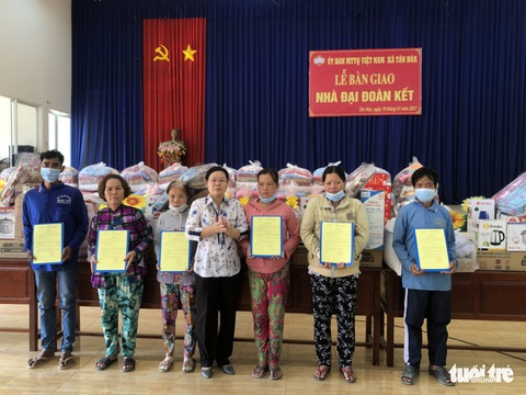 Sửa chữa và cất mới 9 căn nhà bị cháy do người tâm thần đốt - Ảnh 1. Sửa chữa và cất mới 9 căn nhà bị cháy do người tâm thần đốt - Ảnh 1.
