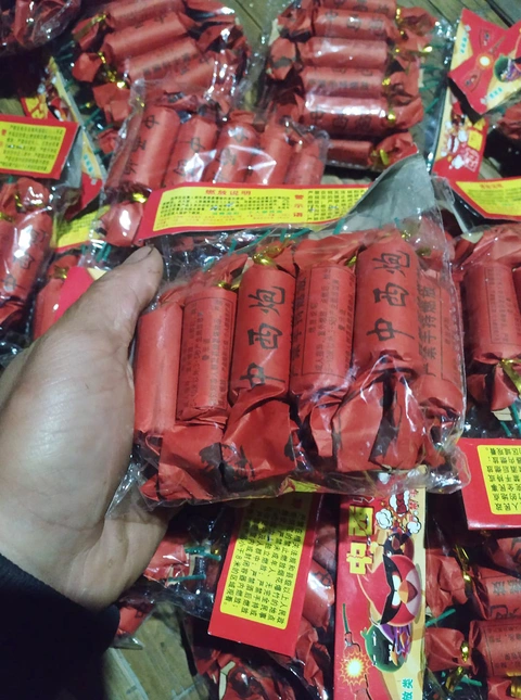 Pháo cấm tung hoành trên mạng - Ảnh 1. Pháo cấm tung hoành trên mạng - Ảnh 1.
